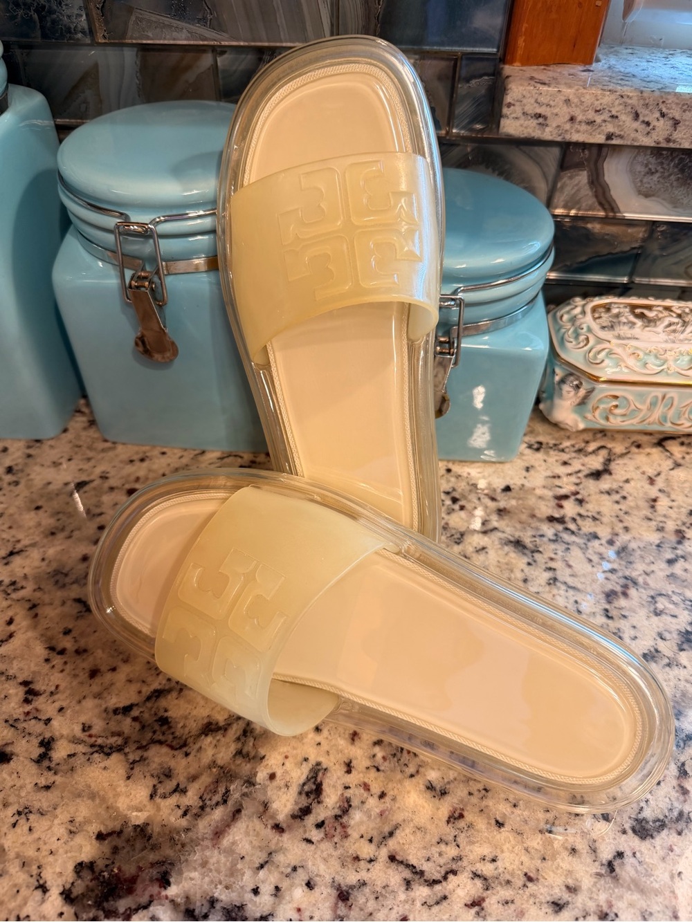 Tory Burch Pale Yellow Leccio Logo Slide Sandals Size 8B